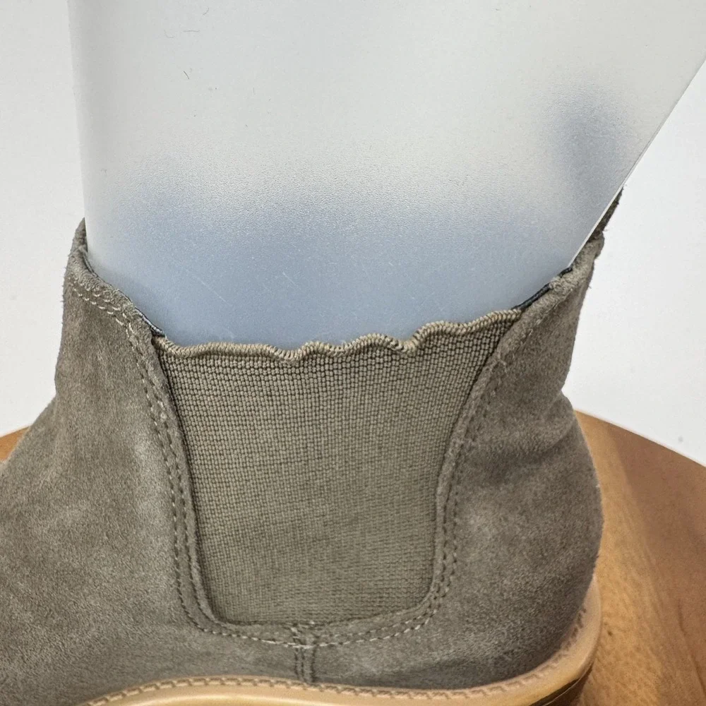 Womens Blondo Matilda Taupe Suede Waterproof Lug Sole Heel Chelsea Boot Size 7.5